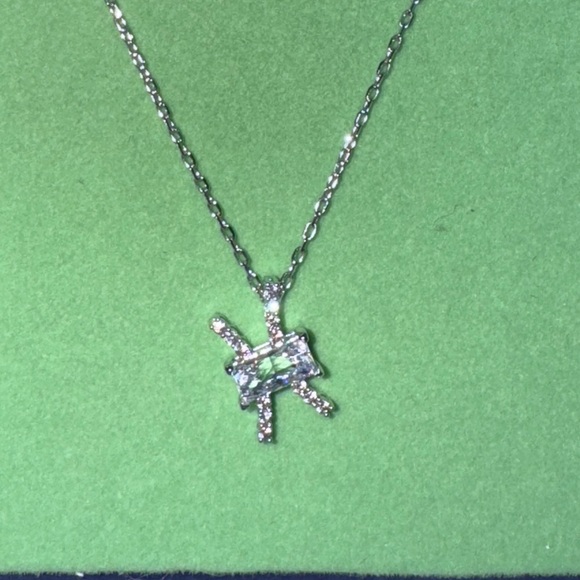 🎁PERFECT GIFT IDEA  🎁 SWAROVSKI Pisces Zodiac II necklace with emerald crystal. - Picture 12 of 15
